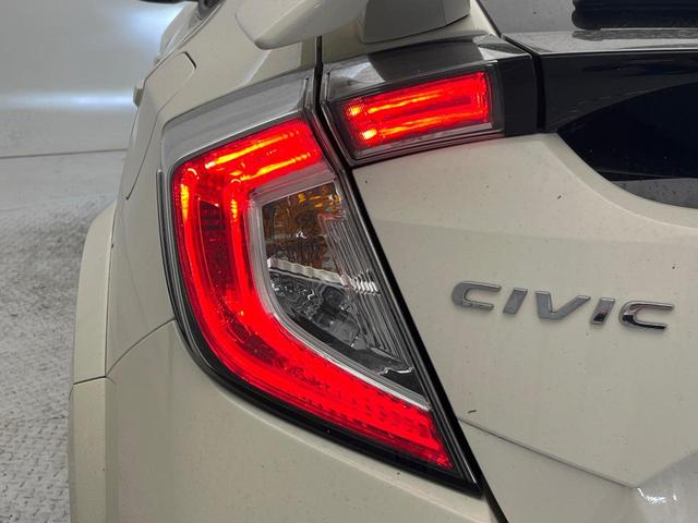シビック タイプＲ　６ＭＴ　禁煙車　純正ナビ　バックカメラ　大型リヤスポイラー　クルーズコントロール　ＥＴＣ　純正２０インチアルミホイール　ＬＥＤヘッドライト　地デジ　Ｂｌｕｅｔｏｏｔｈ　ドライブモード（31枚目）