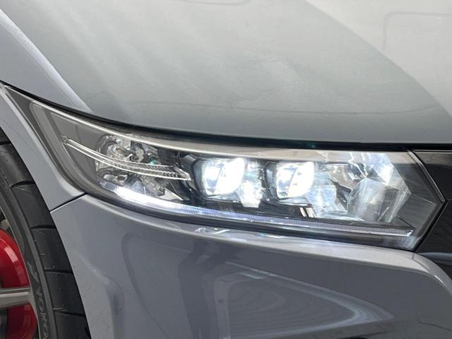 Ｓ６６０ モデューロＸ　バージョンＺ　６ＭＴ　特別仕様車　限定カラー　カーボンステアリング　シートヒーター　純正ディスプレイ　バックカメラ　ハーフレザーシート　ＥＴＣ　クルーズコントロール　グレード専用アルミホイール（12枚目）