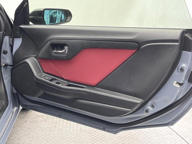 Ｓ６６０ モデューロＸ　バージョンＺ　６ＭＴ　特別仕様車　限定カラー　カーボンステアリング　シートヒーター　純正ディスプレイ　バックカメラ　ハーフレザーシート　ＥＴＣ　クルーズコントロール　グレード専用アルミホイール（33枚目）