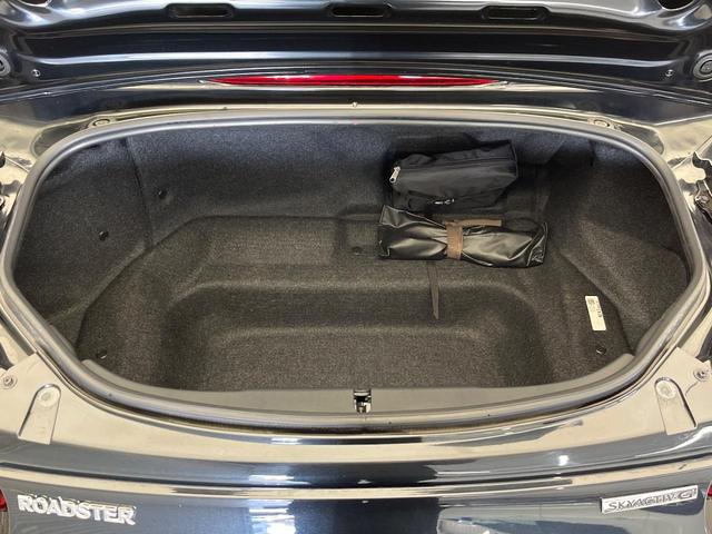 ロードスター 990S 特別仕様車 6MT マツダスピードエアロ 衝突被害軽減システム ブラインドスポットモニター ブレンボ製キャリパー レーンキープアシスト 禁煙車 コーナーセンサー 純正16インチアルミホイール(13枚目)