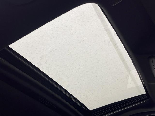 クラウンハイブリッド ＲＳアドバンス　ムーンルーフ　カラーヘッドアップディスプレイ　バックカメラ　ブラインドスポットモニター　衝突被害軽減システム　レーダークルーズ　ドラレコ　ＬＥＤヘッド　ビルトインＥＴＣ　純正１８インチアルミ（3枚目）