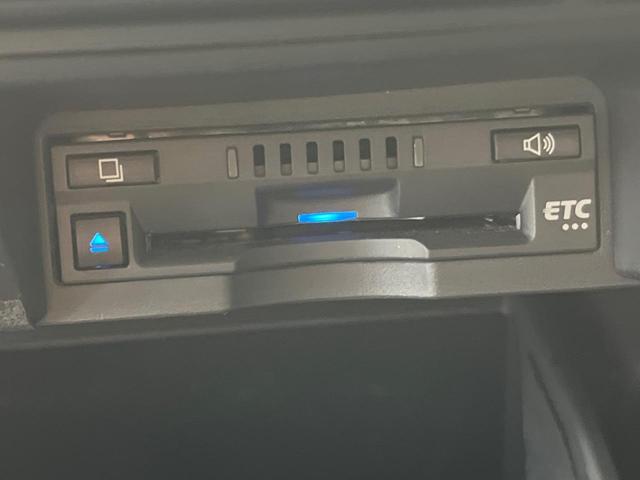 クラウンハイブリッド ＲＳアドバンス　ムーンルーフ　カラーヘッドアップディスプレイ　バックカメラ　ブラインドスポットモニター　衝突被害軽減システム　レーダークルーズ　ドラレコ　ＬＥＤヘッド　ビルトインＥＴＣ　純正１８インチアルミ（8枚目）