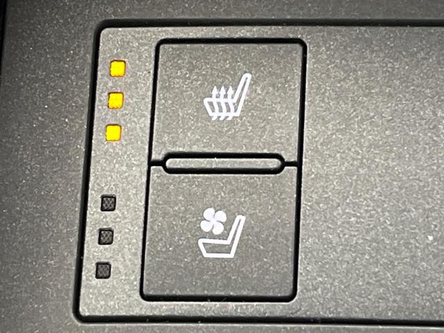 ＩＳ ＩＳ３００　バージョンＬ　後期　禁煙車　セーフティシステムプラス　レーダークルーズコントロール　ブラインドスポットモニター　３連ＬＥＤヘッドライト　純正１９インチアルミホイール　シートベンチレーション　茶革　プレミアムサウンド（7枚目）