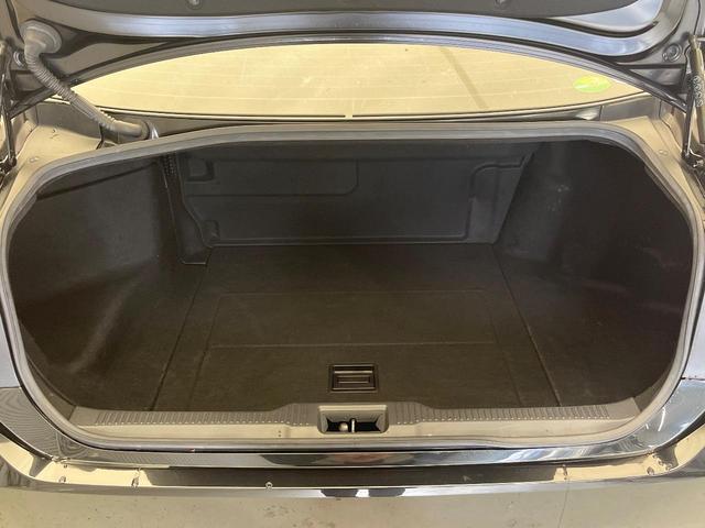 クラウンハイブリッド Ｇ－エグゼクティブ　禁煙車　純正ＳＤナビ　マルチビューモニター　レーダークルーズコントロール　プリクラッシュセーフティ　シートベンチレーション　ＥＴＣ　メモリーシート　純正１８インチアルミホイール　３眼ＬＥＤヘッドライト（14枚目）