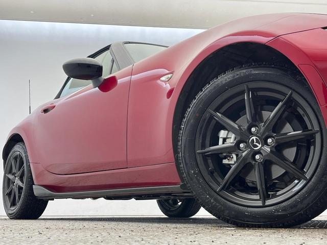 �y�����P�U�C���`�A���~�z�C�[���z�O�ςɃ}�b�`���������A���~�z�C�[���𑕒����Ă���܂��B�e��ЊO�A���~�z�C�[����A�X�^�b�h���X�^�C�����戵�����Ă���܂��B���񂲑��k����������