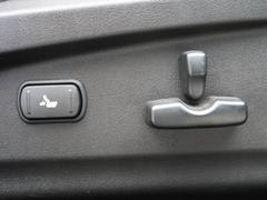 【前席両側パワーシート】運転席１０ｗａｙ・助手席８ｗａｙで調節でき、適切なシートポジションを提供いたします。 7