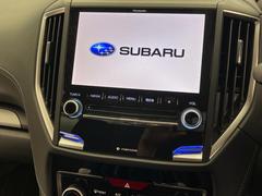 【メーカー純正ナビ】インテリアに溶け込むスタイリッシュな「専用設計」メーカーナビを装備♪視認性や操作性など基本性能にも優れ、より上質なカーライフをお楽しみいただけます。 5