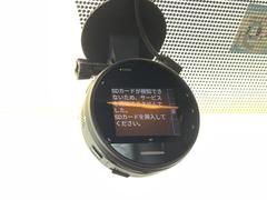【ドライブレコーダー】安心・安全なカーライフに必須のドライブレコーダーを装備！走行中はもちろん、あおり運転や事故に遭遇した際の状況も映像で記録し、万一のリスクに備えます。 6