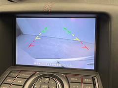 【バックカメラ】駐車時に後方がリアルタイム映像で確認できます。大型商業施設や立体駐車場での駐車時や、夜間のバック時に大活躍！運転スキルに関わらず、今や必須となった装備のひとつです！ 5