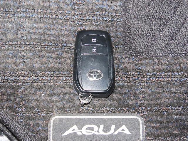 アクア 1.5 G トヨタセーフティーセンス・クルーズコントロール(全車速追従機能)・純正ナビ・バックカメラ・ETC・LEDヘッドライト・オートマチックハイビーム・外品ドラレコ(2カメラ)(30枚目)