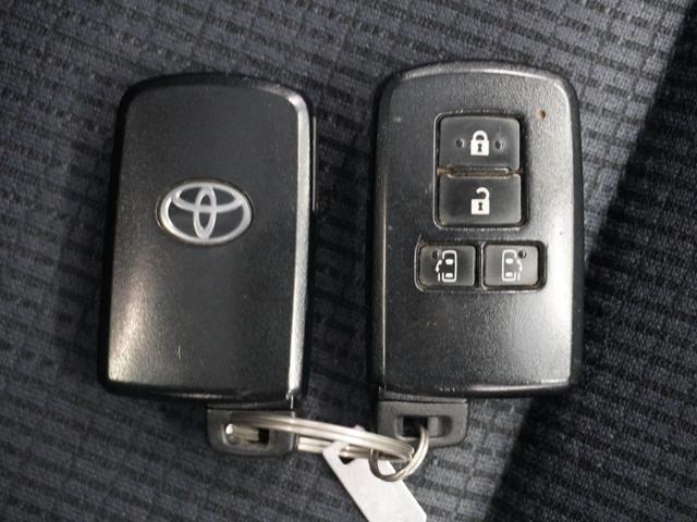 ◆スマートキー◆カギをバッグやポケットに入れたままでもドアロックの開閉ができる『スマートキー』付き！雨天や暗くなってもカギを取り出す必要がなくドアの開錠＆エンジンも始動できます