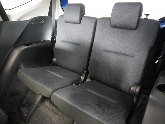 ご家族とスキーやキャンプ、または年に１回、親孝行の温泉旅行。そんな時にとても役に立つ広々３列目シート。普段は畳んでおいて荷物スペースにしても良いですね！