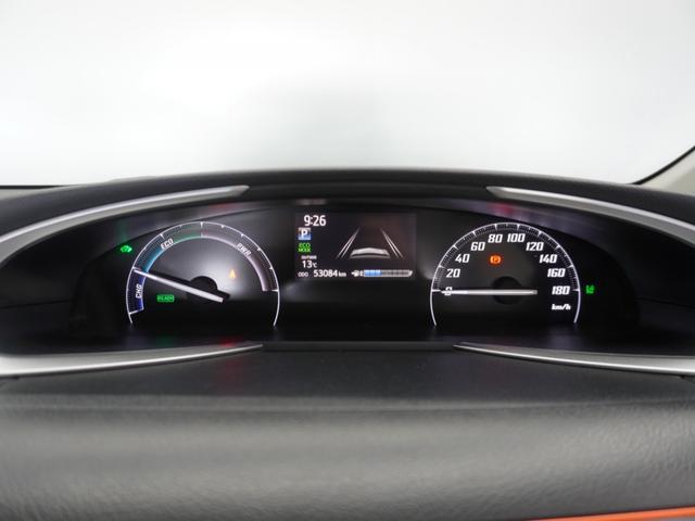 視認性の良いシンプルなメーターデザインはドライバーに情報をわかりやすく伝えてくれます、