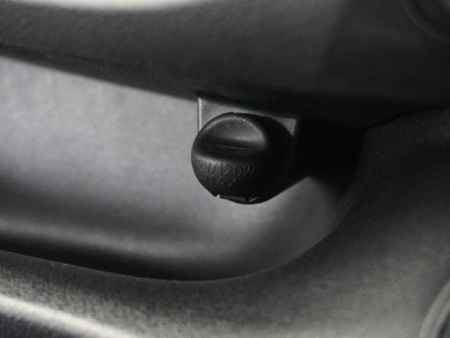 スマートフォンの充電等にも便利な電源ソケット！使いやすい場所に装備されています。