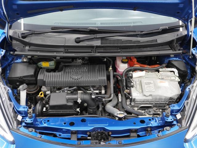 エンジンは車の心臓部分です。このエンジンルームが汚いとトラブルの基になります。当店は専用の液剤を使って徹底的に綺麗にします。