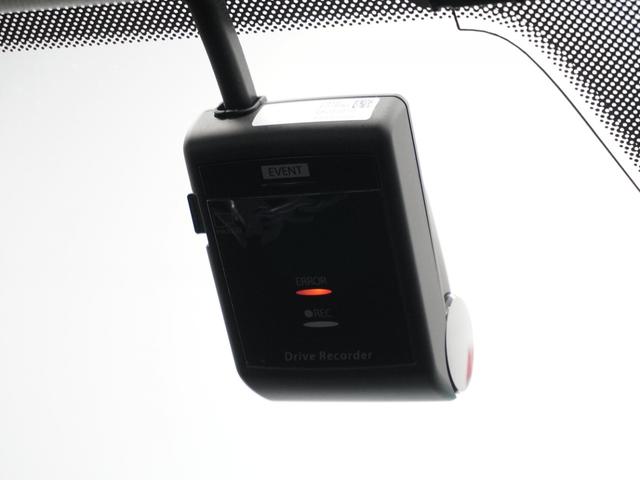 ◆ドライブレコーダー◆映像・音声などを記録する自動車用の装置です。　もしもの事故の際の記録はもちろん、旅行の際の思い出としてドライブの映像を楽しむことができます。