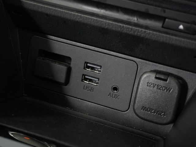 スマートフォンの充電等にも便利な電源ソケット！使いやすい場所に装備されています。