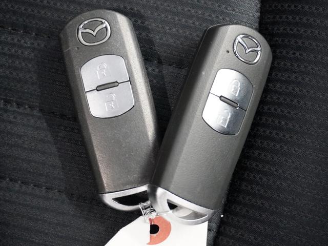 ◆スマートキー◆カギをバッグやポケットに入れたままでもドアロックの開閉ができる『スマートキー』付き！雨天や暗くなってもカギを取り出す必要がなくドアの開錠＆エンジンも始動できます