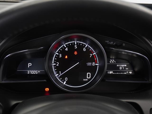 視認性の良いシンプルなメーターデザインはドライバーに情報をわかりやすく伝えてくれます、