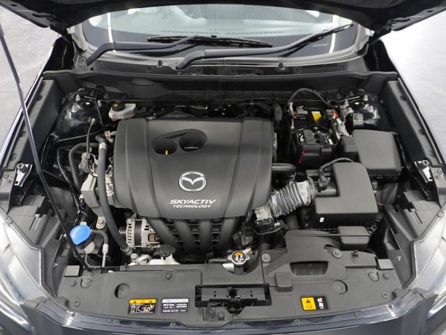 エンジンは車の心臓部分です。このエンジンルームが汚いとトラブルの基になります。当店は専用の液剤を使って徹底的に綺麗にします。