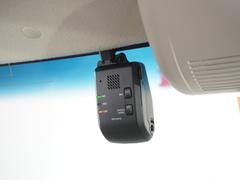 ◆ドライブレコーダー◆映像・音声などを記録する自動車用の装置です。　もしもの事故の際の記録はもちろん、旅行の際の思い出としてドライブの映像を楽しむことができます。 4