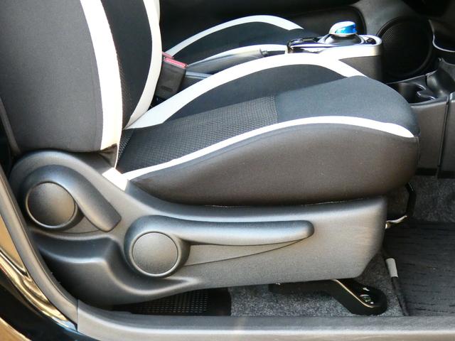 ノート e-パワー X HYBRID・エマージェンシーブレーキ・全方位モニター・デジタルインナーミラー・プッシュスタート・純正メモリーナビ・フルセグTV・DVD再生・BTオーディオ・Bモニター・ステリモ・ETC 1年保証付(30枚目)