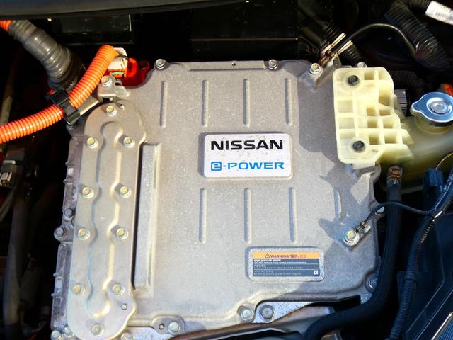 ノート e-パワー X HYBRID・エマージェンシーブレーキ・全方位モニター・デジタルインナーミラー・プッシュスタート・純正メモリーナビ・フルセグTV・DVD再生・BTオーディオ・Bモニター・ステリモ・ETC 1年保証付(43枚目)