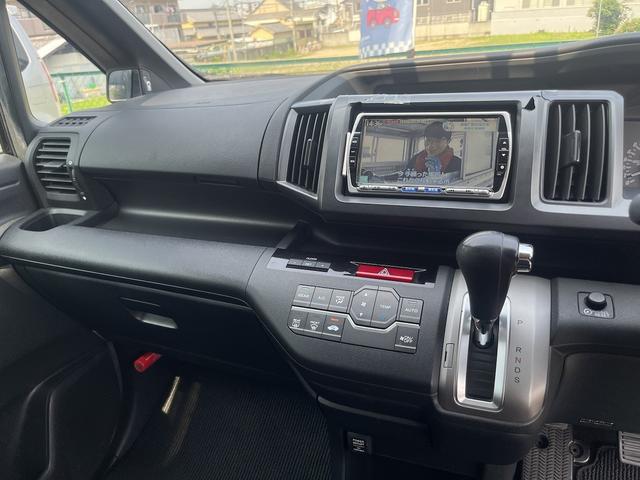 ステップワゴンスパーダ Ｓ　禁煙　スマートキーシステム　純正インターナビ　地デジテレビ　パワースライドドア　ＥＴＣ　ＨＩＤヘッドライト　ＢＴオーディオ　ＤＶＤ再生可　外１８インチＡＷ　テイン車高調（21枚目）