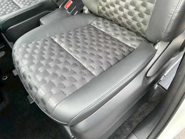 ヴォクシー Ｓ－Ｚ　禁煙　衝突軽減システム　レーダークルーズ　ディスプレイオーディオプラス（ナビＴＶ　ＤＶＤキット付き）　フリップダウンモニター　２列目シートヒーター　ＨＵＤ　デジタルインナーミラー　両側電動スライドドア（41枚目）