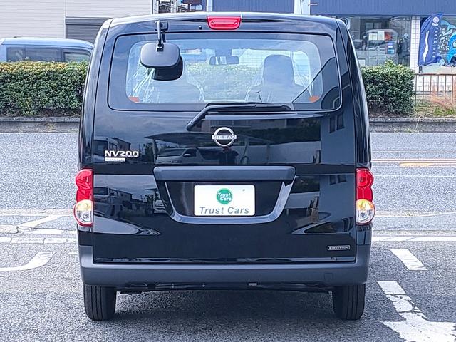 ＮＶ２００バネットバン ＤＸ　／登録済未使用車／走行１０Ｋｍ／エマージェンシーブレーキ／ハイビームアシスト／オートライト／ヒルスタートアシスト／ＬＤＷ／標識検知機能／キーレス／ダブルエアバッグ／パワーウィンドウ／エアコン／５人／（11枚目）