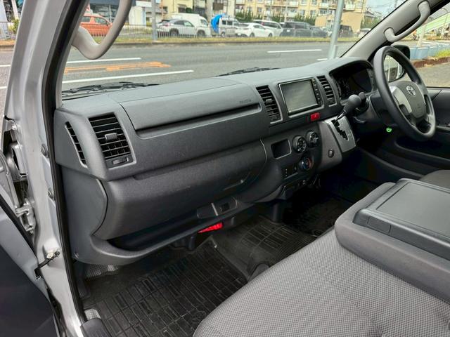 ハイエースバン ロングＤＸ　ＧＬパッケージ　ＥＴＣ／ＴＳＳ／６ＡＴ／ＬＥＤヘッド／バックカメラ／禁煙車／地デジ／ナビ／Ｂｌｕｅｔｏｏｔｈ／６名乗車／最大積載量１１５０ｋｇ（30枚目）
