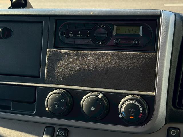 ＮＴ４５０アトラス ロングワイドＤＸ　ロングワイド／古河ユニック製３段クレーン／キーレス／最大積載量２ｔ／ＥＴＣ／準中型免許対応／３名乗車（53枚目）