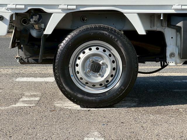 キャリイトラック ＫＣエアコン・パワステ　エアコン／パワステ／５ＭＴ／エアバッグ／最大積載量３５０ｋｇ／荷台寸法　長さ２０５ｃｍ幅１４１ｃｍ高さ２８ｃｍ（26枚目）