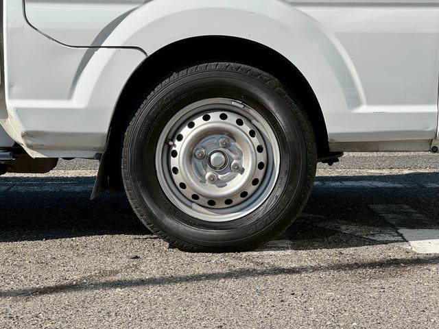 キャリイトラック ＫＣエアコン・パワステ　エアコン／パワステ／５ＭＴ／エアバッグ／最大積載量３５０ｋｇ／荷台寸法　長さ２０５ｃｍ幅１４１ｃｍ高さ２８ｃｍ（27枚目）