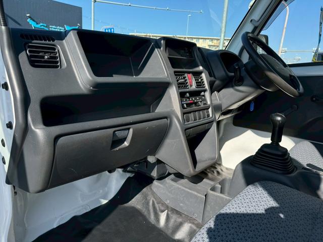 キャリイトラック ＫＣエアコン・パワステ　エアコン／パワステ／５ＭＴ／エアバッグ／最大積載量３５０ｋｇ／荷台寸法　長さ２０５ｃｍ幅１４１ｃｍ高さ２８ｃｍ（32枚目）