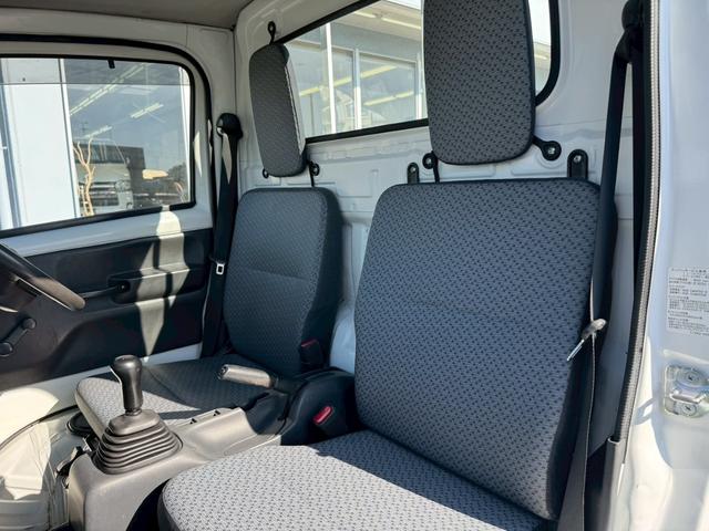 キャリイトラック ＫＣエアコン・パワステ　エアコン／パワステ／５ＭＴ／エアバッグ／最大積載量３５０ｋｇ／荷台寸法　長さ２０５ｃｍ幅１４１ｃｍ高さ２８ｃｍ（33枚目）