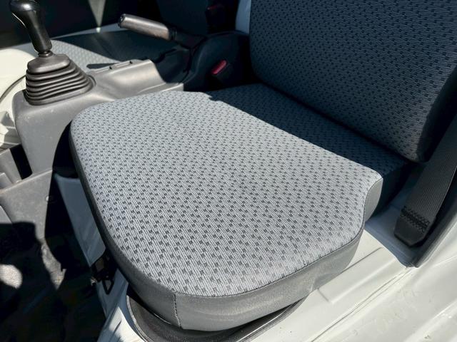 キャリイトラック ＫＣエアコン・パワステ　エアコン／パワステ／５ＭＴ／エアバッグ／最大積載量３５０ｋｇ／荷台寸法　長さ２０５ｃｍ幅１４１ｃｍ高さ２８ｃｍ（34枚目）