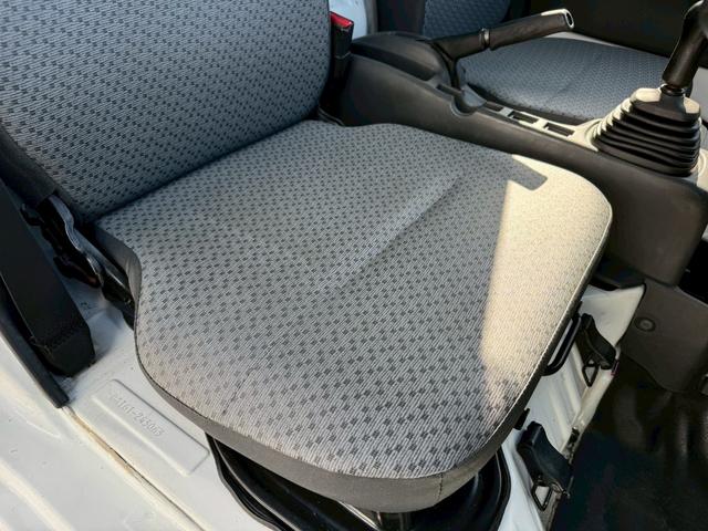 キャリイトラック ＫＣエアコン・パワステ　エアコン／パワステ／５ＭＴ／エアバッグ／最大積載量３５０ｋｇ／荷台寸法　長さ２０５ｃｍ幅１４１ｃｍ高さ２８ｃｍ（38枚目）