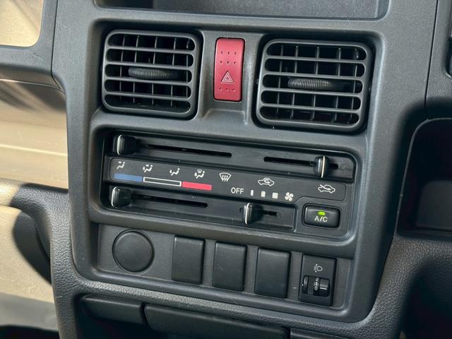 キャリイトラック ＫＣエアコン・パワステ　エアコン／パワステ／５ＭＴ／エアバッグ／最大積載量３５０ｋｇ／荷台寸法　長さ２０５ｃｍ幅１４１ｃｍ高さ２８ｃｍ（40枚目）