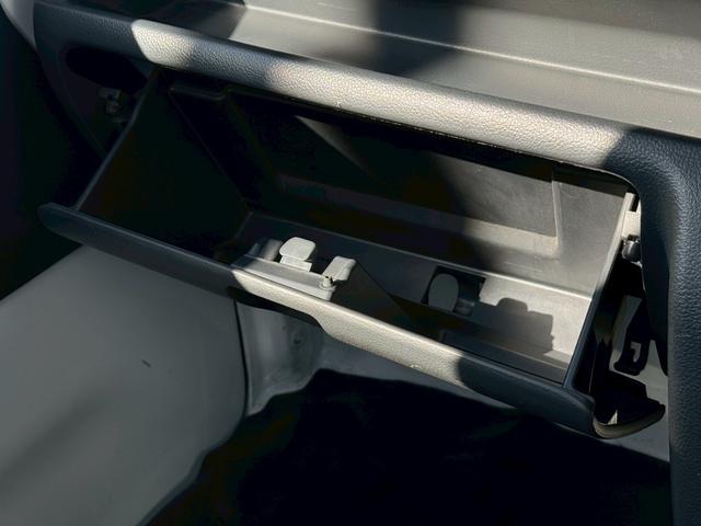 キャリイトラック ＫＣエアコン・パワステ　エアコン／パワステ／５ＭＴ／エアバッグ／最大積載量３５０ｋｇ／荷台寸法　長さ２０５ｃｍ幅１４１ｃｍ高さ２８ｃｍ（43枚目）