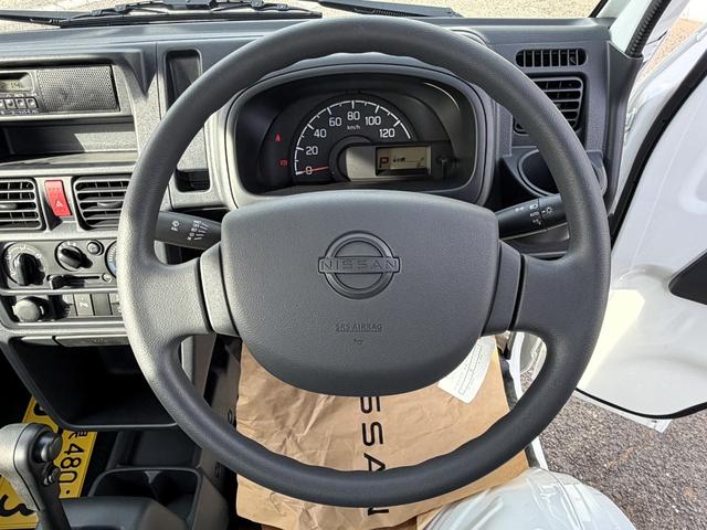 クリッパートラック DX セーフティパッケージ 届出済み未使用車/4速AT/パワステ/エアバック/パワーウインドウ/オートライト/クリアランスソナー/レーンキープ/アイドリングストップ/荷台スペース 長さ200cm 幅140cm 高さ28cm(42枚目)