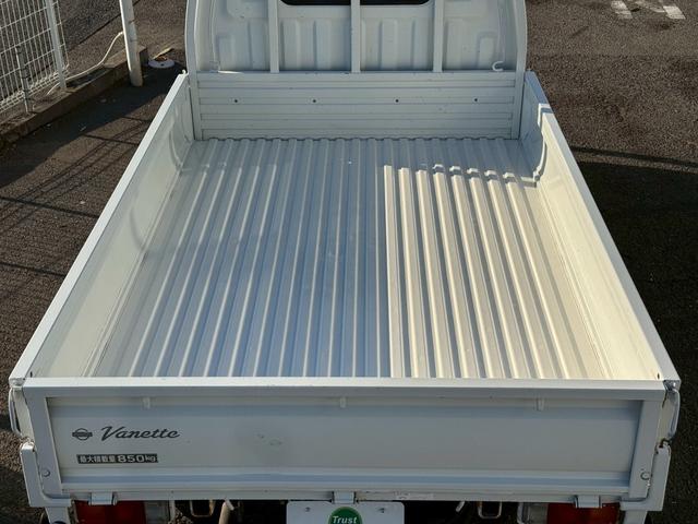 バネットトラック スーパーローDX /最大積載量850kg/5速MT/シングルタイヤ/荷台寸法 長さ247cm幅159cm高さ33cm/普通免許対応(24枚目)