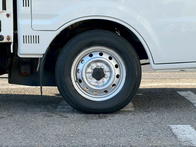 バネットトラック スーパーローDX /最大積載量850kg/5速MT/シングルタイヤ/荷台寸法 長さ247cm幅159cm高さ33cm/普通免許対応(28枚目)