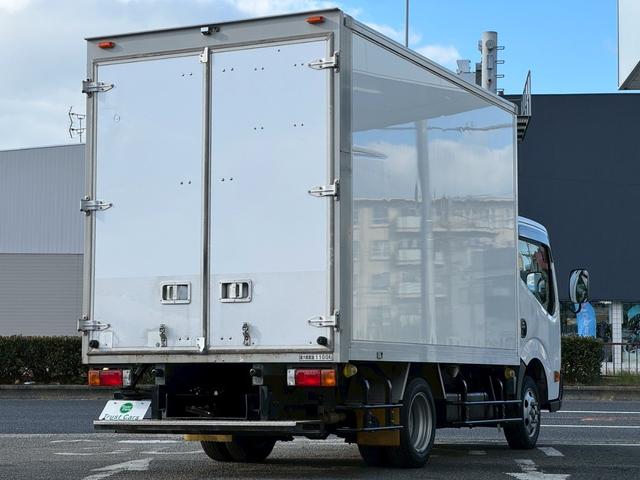 アトラストラック 　ドライバン／準中型（５ｔ限定）対応／バックカメラ／ラッシングレール／積載１．１ｔ／３名乗車／荷室寸法　長さ３３０ｃｍ幅１７９ｃｍ高さ２０２ｃｍ（2枚目）