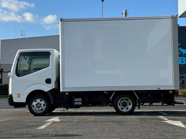 アトラストラック 　ドライバン／準中型（５ｔ限定）対応／バックカメラ／ラッシングレール／積載１．１ｔ／３名乗車／荷室寸法　長さ３３０ｃｍ幅１７９ｃｍ高さ２０２ｃｍ（4枚目）