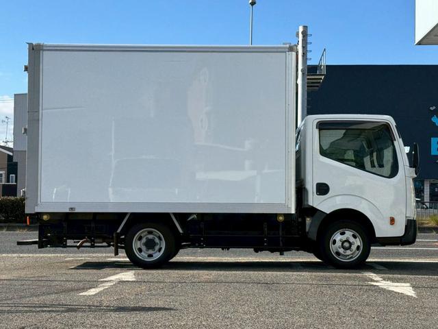 アトラストラック 　ドライバン／準中型（５ｔ限定）対応／バックカメラ／ラッシングレール／積載１．１ｔ／３名乗車／荷室寸法　長さ３３０ｃｍ幅１７９ｃｍ高さ２０２ｃｍ（6枚目）