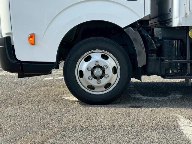 アトラストラック 　ドライバン／準中型（５ｔ限定）対応／バックカメラ／ラッシングレール／積載１．１ｔ／３名乗車／荷室寸法　長さ３３０ｃｍ幅１７９ｃｍ高さ２０２ｃｍ（22枚目）