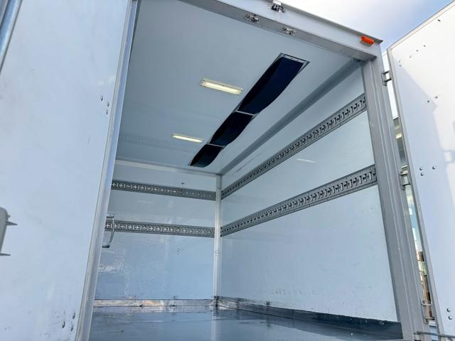 アトラストラック 　ドライバン／準中型（５ｔ限定）対応／バックカメラ／ラッシングレール／積載１．１ｔ／３名乗車／荷室寸法　長さ３３０ｃｍ幅１７９ｃｍ高さ２０２ｃｍ（56枚目）