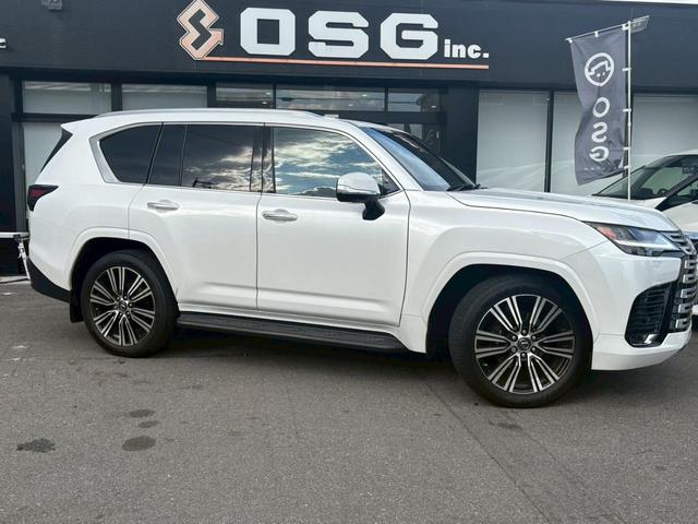 ＬＸ ＬＸ６００　ワンオーナー・クールＢＯＸ・レザーシート・ムーンルーフ・パノラマビューモニター・デジタルインナーミラー・パワーバックドア・置くだけ充電（14枚目）