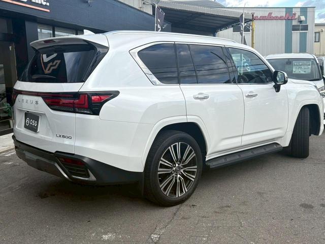 ＬＸ ＬＸ６００　ワンオーナー・クールＢＯＸ・レザーシート・ムーンルーフ・パノラマビューモニター・デジタルインナーミラー・パワーバックドア・置くだけ充電（17枚目）